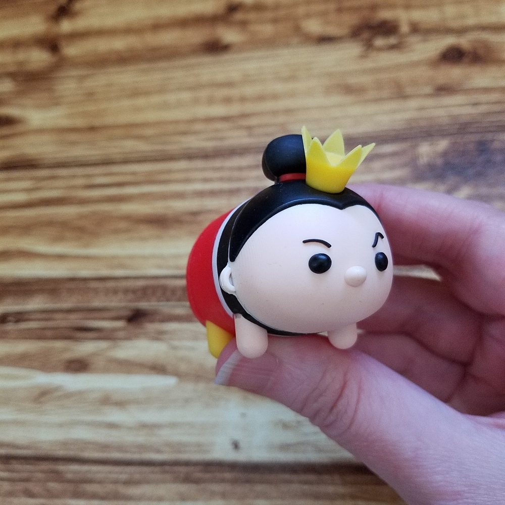 Disney Tsum Tsum Queen of Hearts Vinyl Keychain Blind Bag Mystery Purse Series 2